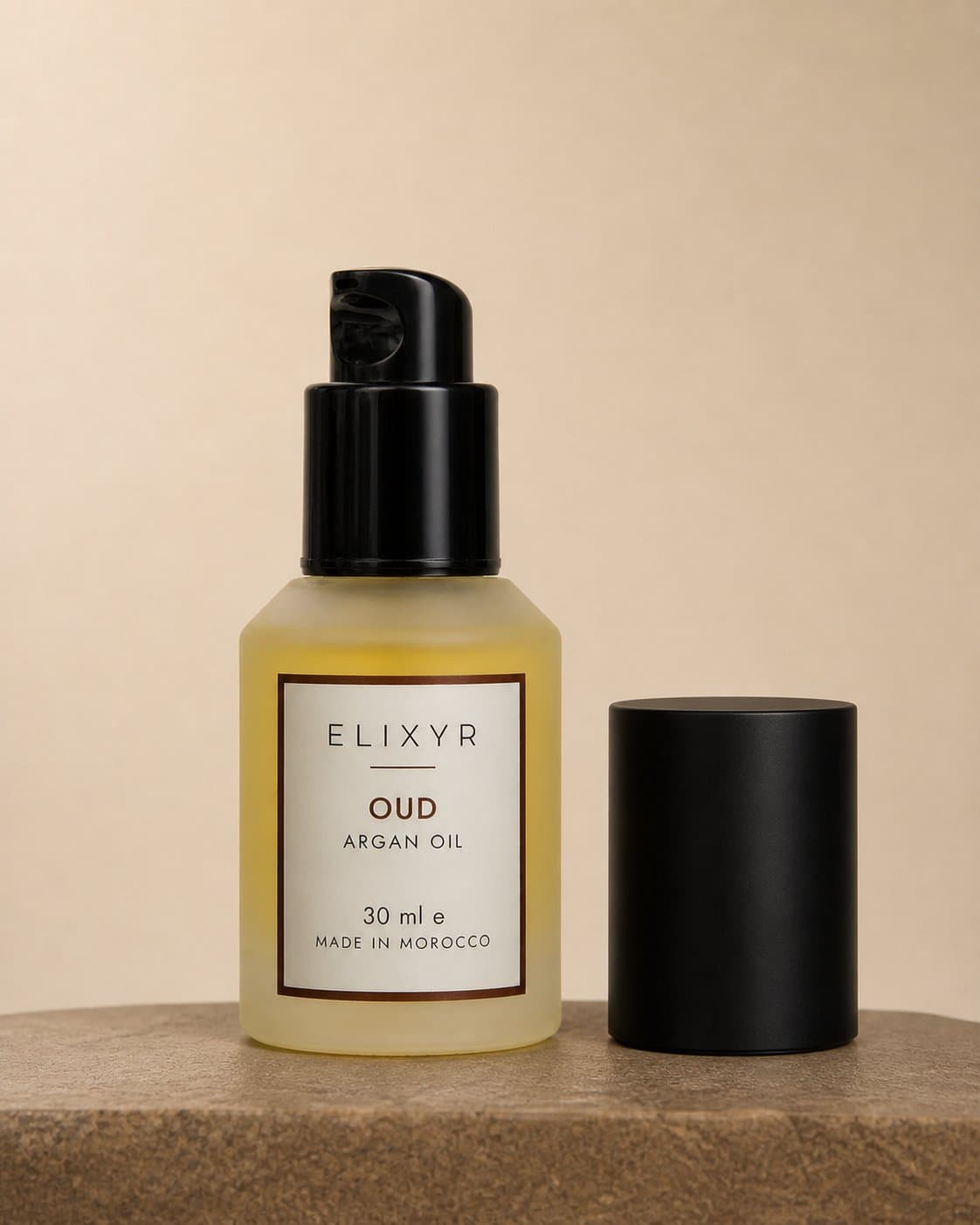 Oud: pump revealed, with the separate cap beside it