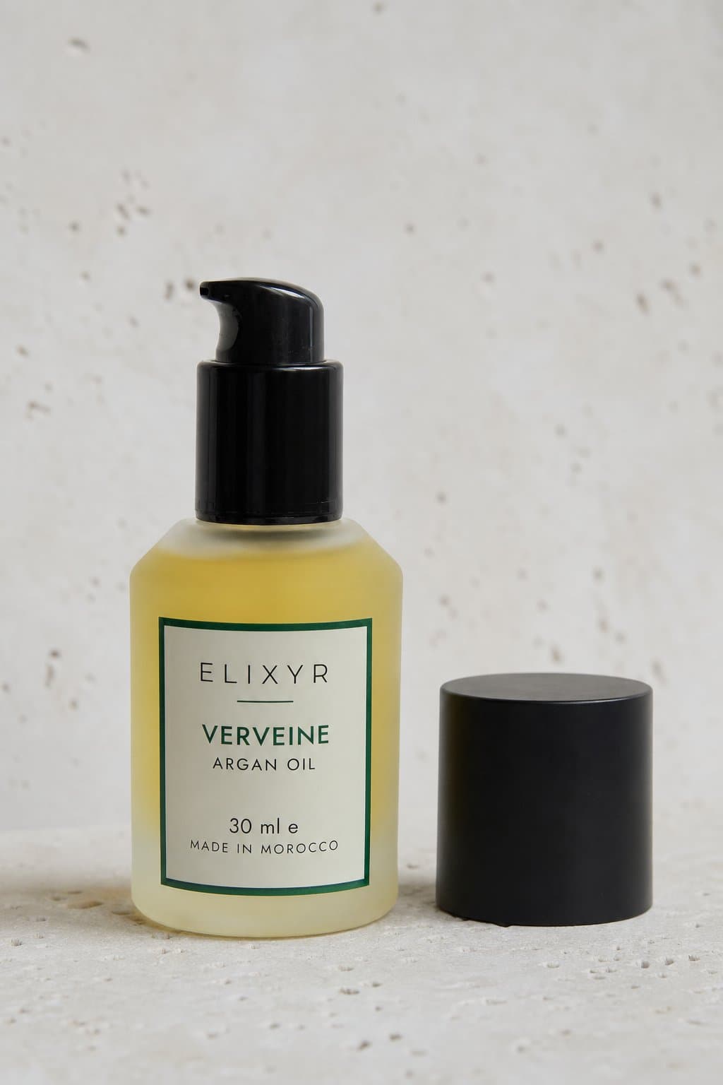 Verveine: pump revealed, with the separate cap beside it